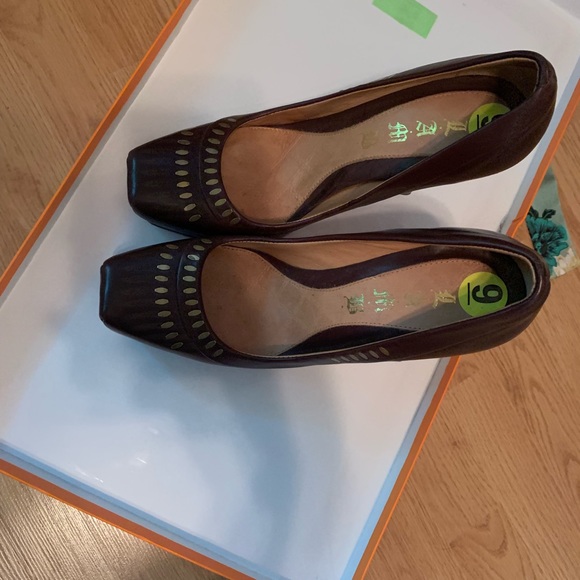 L.A.M.B size 9 chocolate brown and gold heels. - Picture 2 of 6